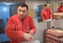 Ankara Eryaman’da Shell İstasyonunda “Şeker Yumurta” Sürprizi!. Shell istasyonu, benzin ve oto yıkama hizmetlerinin yanı sıra sunduğu farklı bir ürünle müşterilerinin ilgisini çekiyor: şeker yumurta! İstasyonun marketinde satılan taze çiftlik yumurtaları, şehrin dört bir yanından gelen tüketicilerin beğenisini topluyor.