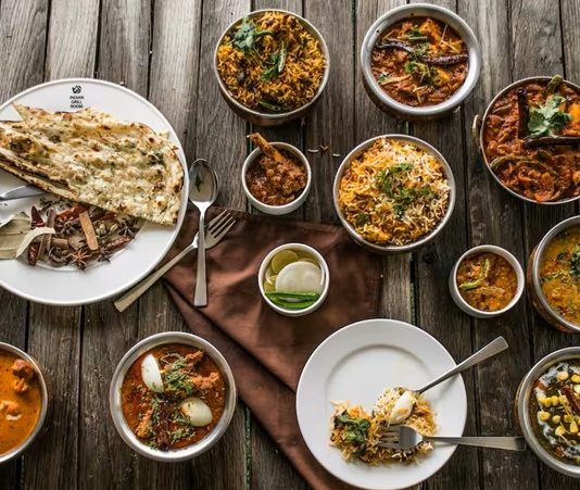 Balti Mutfağı, Kuzey Hindistan ve Pakistan’ın özellikle Kasmir ve çevresinde ortaya çıkan zengin bir yemek kültürünü temsil eder. Bu mutfak, baharatlı et yemekleri, sebzeler ve özel sosların dengeli kombinasyonu ile bilinir. Balti Mutfağı, hem günlük sofralarda hem de özel kutlamalarda geleneksel bir lezzet deneyimi sunar. Konulu bir haber görseli.