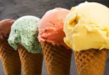 Yaz aylarının vazgeçilmezi dondurma, hem serinletici etkisi hem de lezzetiyle dünya genelinde büyük bir ilgi görüyor. Özellikle sıcak havalarda dondurma, sadece tatlı bir kaçamak değil, aynı zamanda keyifli bir deneyim sunuyor. Farklı aromalar ve çeşitleri sayesinde herkesin damak zevkine uygun seçenekler bulunabiliyor. Dondurmanın tarihçesi ise oldukça eskiye dayanıyor. Antik Çin’de soğutulmuş süt ve pirinçten yapılan tatlılardan, Orta Doğu’nun şerbetli ve buzlu tatlılarına kadar uzanan uzun bir geçmişi vardır.
