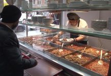 Esnaf lokantaları, Türk mutfağının en sıcak ve samimi temsilcilerinden biridir. Yıllardır hem işçilerin, memurların hem de öğrencilerin bütçesine uygun ve lezzetli yemekler yiyebildiği bu mekanlar, kültürel bir değer olarak da görülür. Her köşesinde ayrı bir hikaye barındıran esnaf lokantaları, genellikle günlük olarak hazırlanan tencere yemekleri, çorba çeşitleri ve tatlılarla misafirlerini ağırlar. Menüdeki çeşitlilik, hem damak zevkine hem de bütçeye hitap edecek şekilde düzenlenir. Konulu bir haber görseli.