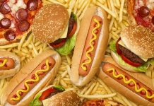 Fast Food Lezzetleri Şehir Hayatının Vazgeçilmez Tadı Günümüz şehir yaşamının yoğun temposu, yemek alışkanlıklarını da önemli ölçüde etkiledi. Fast food kültürü, hız ve pratiklik arayanların vazgeçilmez tercihlerinden biri haline geldi. Hamburgerden pizzaya, tavuk kanadından sandviçe kadar uzanan geniş bir yelpazede sunulan bu lezzetler, özellikle gençler arasında büyük ilgi görüyor. Konulu bir haber görseli.