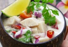 Fiji Mutfağı Fiji Mutfağı, Güney Pasifik’in en renkli adalarından biri olan Fiji’nin zengin kültürel geçmişini ve tropikal kaynaklarını sofralara taşıyan bir gastronomi anlayışıdır. Ada halkı yüzyıllar boyunca deniz ürünleri, kök sebzeler ve tropikal meyveler kullanarak kendine özgü tarifler geliştirmiştir. Hindistancevizi, balık ve taro, Fiji mutfağının temel ögelerini oluşturur. Konulu bir haber görseli