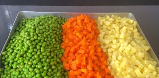 Yemeklerin yanında sunulan garnitürler, ana yemeğin lezzetini tamamlayan ve sofralara şıklık katan önemli detaylardır. İyi seçilmiş bir garnitür, yemeğin hem tadını hem de görsel cazibesini artırır. Özellikle et, tavuk ya da balık gibi ana yemeklerle birlikte servis edilen sebze veya nişastalı garnitürler, dengeli bir öğün oluşturmanın anahtarını taşır. Farklı malzemelerle hazırlanan garnitürler, pratik ve yaratıcı alternatifler sunarak mutfakta çeşitliliği sağlar. Konulu bir haber görseli.