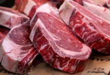 Gıda Güvenliği Tüketiciyi Korumak İçin Alınan Önlemler Gıda güvenliği, hem bireylerin sağlığını korumak hem de toplum sağlığını güvence altına almak açısından kritik bir konudur. Taze ve doğru şekilde işlenmiş ürünlerin tüketilmesi, olası sağlık sorunlarının önüne geçiyor. Doğal malzemeler kullanımı ve hijyen kurallarına uyum, gıda güvenliğinin temel unsurları arasında yer alıyor. Konulu bir haber görseli.