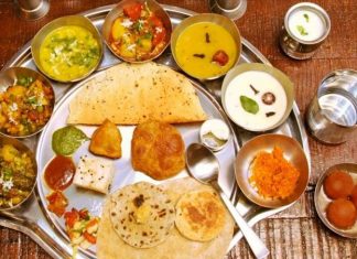 Gujarati Mutfağı Gujarati Mutfağı, Hindistan’ın batısında yer alan Gujarat bölgesine özgü zengin ve çeşitli bir yemek kültürünü temsil eder. Bölgenin tarıma dayalı ekonomisi ve coğrafi koşulları, mutfak alışkanlıklarını şekillendirmiştir. Özellikle vejetaryen yemeklerin ağırlıkta olduğu bu mutfak, hem günlük sofraları hem de dini ve kültürel kutlamaları besleyen tariflerle doludur. Konulu bir haber görseli.