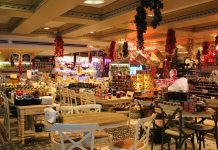 Gurme mekanlar, hem yerel hem de dünya mutfaklarının en özel lezzetlerini bir araya getiren, damak tadına önem verenler için adeta birer gastronomi cenneti. Bu mekanlar, yemek sunumundan kullanılan malzemelere, dekorasyondan atmosferine kadar her detayı özenle tasarlıyor. Şehirlerdeki gurme noktalar, yalnızca yemek yemek için değil, aynı zamanda unutulmaz bir deneyim yaşamak isteyenler için de cazip hale geliyor. Konulu bir haber görseli.