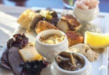 Inuit Mutfağı, Kuzey Kutbu’nun zorlu ikliminde hayatta kalmanın bir sonucu olarak şekillenmiş özgün bir mutfak kültürüdür. Bu mutfak, yüzyıllardır Inuit halkının günlük yaşamında hayati bir rol oynamış ve onların doğayla uyum içinde yaşamalarını sağlamıştır. Zorlu kış koşulları, sınırlı tarım imkanları ve uzun süreli karanlık dönemler, Inuit yemeklerini hayvansal kaynaklar üzerine inşa etmiştir. Konulu bir haber görseli.