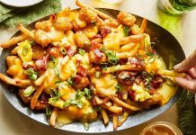 Kanada Mutfağı Kanada mutfağı, ülkenin geniş coğrafyası ve çok kültürlü yapısı sayesinde dünyanın en çeşitli gastronomi geleneklerinden birini oluşturur. Yerli halkların binlerce yıl boyunca sürdürdüğü beslenme alışkanlıkları, Avrupalı göçmenlerin yemek kültürü ve Asya ile Orta Doğu’dan gelen yeni nesil göçmenlerin etkisi, bu mutfağı adeta bir mozaik haline getirmiştir. Özellikle Kanada yerlilerinin avcılık ve balıkçılıkla elde ettiği yiyecekler, bugün bile birçok geleneksel yemeğin temelini oluşturur. Konulu bir haber görseli.