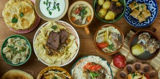 Kırgızistan mutfağı, Orta Asya’nın dağlık ve bozkır bölgelerinde göçebe yaşamın etkisiyle şekillenmiş, hem besleyici hem de pratik yemeklerle öne çıkan bir mutfaktır. Tarih boyunca hayvancılık ve tarım, yemek kültürünün temelini oluşturmuştur. Et ve süt ürünleri, günlük beslenmenin en önemli öğeleridir. Kırgızlar için yemek, sadece karın doyurmak değil, aynı zamanda misafirperverlik ve kültürel paylaşımın simgesidir. Konulu bir haber görseli.