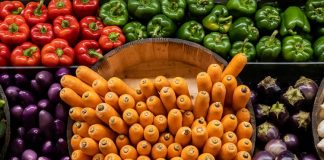 Kış Sebzeleriyle Sağlıklı Ve Lezzetli Menü Önerileri Kış mevsimi, sofralarımıza hem çeşitlilik hem de sağlık katan sebzelerle doludur. Kış sebzeleri, soğuk havaların etkisiyle gelişen dayanıklı yapıları ve zengin besin değerleri sayesinde, özellikle bağışıklık sistemini güçlendirmek isteyenler için ideal seçimlerdir. Kış menülerinde kullanılan bu sebzeler, sadece lezzet açısından değil, aynı zamanda sağlık açısından da birçok fayda sağlar. Konulu bir haber görseli.