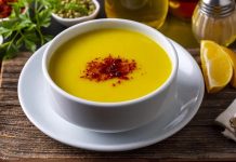 Kış ayları, soğuk havaların etkisiyle birlikte hem vücudumuzun hem de ruhumuzun sıcaklığa daha çok ihtiyaç duyduğu zamanlardır. Bu dönemde sofraların vazgeçilmezi olan sıcak çorbalar, yalnızca bedeni değil, iç dünyayı da ısıtan bir rol üstlenir. Özellikle uzun ve zorlu geçen kış günlerinde, bir kâse sıcak çorba hem doyurucu hem de moral verici bir etki yaratır. Konulu bir haber görseli.