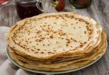 Krep, Fransız mutfağından dünyaya yayılmış, ince ve yumuşak hamuru ile hem tatlı hem de tuzlu tariflerde kullanılan çok yönlü bir yiyecek olarak biliniyor. Özellikle kahvaltı sofralarının vazgeçilmezlerinden biri haline gelmiş olan krep, günümüzde çeşitli iç harç ve soslarla zenginleştiriliyor. Konulu bir haber görseli.