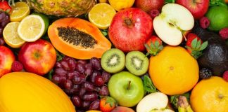 Meyve: Sağlığın ve Lezzetin Sofralardaki Vazgeçilmezi Meyve, sağlıklı beslenmenin temel taşlarından biridir. Vitamin, mineral ve lif bakımından zengin olan meyveler, vücudun ihtiyaç duyduğu besin öğelerini sağlar. Günlük diyetlerde meyve tüketimi, bağışıklık sistemini güçlendirmeye, sindirimi desteklemeye ve enerji sağlamaya yardımcı olur. Konulu bir haber görseli.