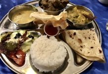 Nauru Mutfağı, Pasifik Okyanusu’nun küçük ama zengin kültüre sahip adası Nauru’nun gastronomi dünyasını yansıtır. Adanın coğrafi yapısı ve tropikal iklimi, yerel halkın yemek alışkanlıklarını doğrudan etkilemiştir. Deniz ürünleri, tropikal meyveler ve kök sebzeler, Nauru mutfağının temel malzemeleridir. Konulu bir haber görseli.