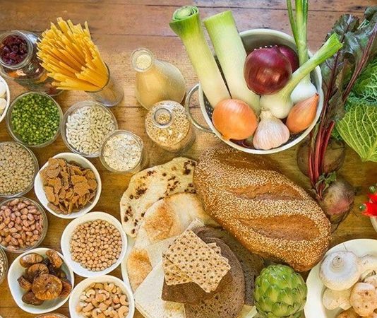 Günümüzde sağlıklı yaşam arayışında olan bireyler, beslenme alışkanlıklarını daha bilinçli bir şekilde düzenliyor. Bu noktada probiyotik besinler, hem sindirim sistemi hem de genel bağışıklık sağlığı için önemli bir yere sahip. Bağırsak florasını destekleyen bu doğal gıdalar, vücudun hastalıklara karşı direncini artırırken yaşam kalitesini de yükseltiyor. Konulu bir haber görseli.