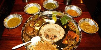 Rajasthani Mutfağı Rajasthani Mutfağı, Hindistan’ın batısında yer alan Rajasthan bölgesine özgü, zengin ve aromatik bir yemek kültürünü temsil eder. Çöl iklimi ve kısıtlı su kaynakları, mutfağın şekillenmesinde belirleyici olmuştur. Bölge halkı, uzun süre dayanabilecek yemekler ve saklama teknikleri geliştirmiştir. Konulu bir haber görseli.