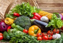 Sebzeler, insan beslenmesinde binlerce yıldır temel bir rol oynamaktadır. Tarımın gelişmesiyle birlikte, farklı iklim ve toprak koşullarında yetiştirilen sebzeler, kültürel mutfakların vazgeçilmez bir parçası haline gelmiştir. Antik medeniyetlerde sebzeler, yalnızca besin kaynağı değil aynı zamanda şifa ve ritüel amaçlarla da kullanılmıştır. Konulu bir haber görseli.