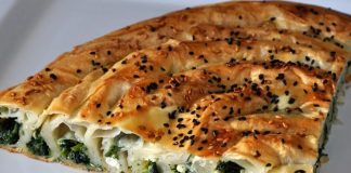 Börek, Türk mutfağının en sevilen hamur işleri arasında yer alır. İncecik açılan yufkaların içine farklı iç malzemeler konularak hazırlanan börekler, sofralara zenginlik ve lezzet katar. Sofralarda börek çeşitleri, hem kahvaltıların hem de ana öğünlerin vazgeçilmezidir. Geleneksel tariflerin yanı sıra modern dokunuşlarla çeşitlenen börekler, her damak tadına hitap eder. Sofralarda börek sunumu, misafirlerin beğenisini kazanmanın yanı sıra kültürel bir paylaşımın da ifadesidir. Konulu bir haber görseli.