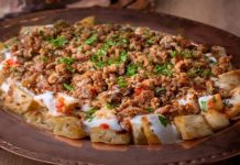 Tat Duyusunun İnsan Hayatındaki Yeri ve Önemi İnsan yaşamında tat, yalnızca yemeklerin damakta bıraktığı bir his değil, aynı zamanda yaşam kalitesini belirleyen önemli bir etkendir. Tat alma duyusu sayesinde yiyecekler arasında ayırt etme, besinlerin tazeliğini fark etme ve keyif alma gerçekleşir. Bu nedenle tat, biyolojik bir ihtiyaç olmasının ötesinde kültürel ve duygusal bir olgudur. Konulu bir haber görseli.