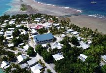 Tokelau Mutfağı, Güney Pasifik’in küçük adalar topluluğu Tokelau’nun geleneksel beslenme alışkanlıklarını ve kültürel geçmişini yansıtır. Ada halkı, yüzyıllardır deniz ürünleri, tropikal meyveler ve kök sebzeler kullanarak kendine özgü tarifler geliştirmiştir. Hindistancevizi, taro, balık ve muz, Tokelau mutfağının temel ögeleri arasında yer alır. Konulu bir haber görseli.