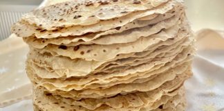 Yufka, Türk mutfağının en eski ve vazgeçilmez hamur işlerinden biridir. İnce açılan bu hamur, çeşitli yemeklerin temelini oluşturur ve hem günlük sofralarda hem de özel günlerde sıkça kullanılır. Un ve suyun birleşiminden oluşan yufka, zaman içinde farklı tekniklerle hazırlanmış ve gelenekten modern mutfağa taşınmıştır. Konulu bir haber görseli.