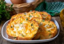 Yumurtalı ekmek, Anadolu mutfağının en pratik ve en sevilen tariflerinden biridir. Evlerde kuşaktan kuşağa aktarılan bu yemek, özellikle kahvaltı sofralarının vazgeçilmezi olarak bilinir. Yapımı kolay olmasına rağmen sunduğu lezzet herkesin damağında unutulmaz bir tat bırakır. Ekmek ve yumurtanın birleşimi, basit malzemelerle büyük bir keyif sunar. Konulu bir haber görseli.