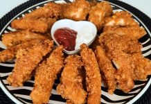 Acılı kanat, tavuk severler için hem lezzetli hem de doyurucu bir atıştırmalık olarak öne çıkıyor. Bu lezzet, özellikle baharat sevenler tarafından tercih ediliyor. Kanatların doğru şekilde hazırlanması, acılı sosun etkili bir şekilde kanata nüfuz etmesini sağlar. Öncelikle kanatlar yıkanır, kurulanır ve fazla yağları temizlenir. Bu adım, pişirme sırasında kanatların daha eşit şekilde kızarmasına ve sosun tutmasına yardımcı olur. Konulu bir haber görseli.