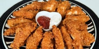 Acılı kanat, tavuk severler için hem lezzetli hem de doyurucu bir atıştırmalık olarak öne çıkıyor. Bu lezzet, özellikle baharat sevenler tarafından tercih ediliyor. Kanatların doğru şekilde hazırlanması, acılı sosun etkili bir şekilde kanata nüfuz etmesini sağlar. Öncelikle kanatlar yıkanır, kurulanır ve fazla yağları temizlenir. Bu adım, pişirme sırasında kanatların daha eşit şekilde kızarmasına ve sosun tutmasına yardımcı olur. Konulu bir haber görseli.