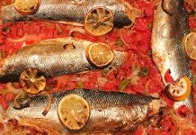 Balık buğulama, taze balığın düşük ısıda, sebzeler ve aromatik baharatlarla birlikte pişirilmesiyle hazırlanan sağlıklı bir yemektir. Bu yöntem, balığın doğal lezzetini ve besin değerini korurken hafif ve aromatik bir öğün sunar. Buğulama, özellikle diyet yapanlar veya kalori kontrolüne önem verenler için ideal bir pişirme tekniğidir. Konulu bir haber görseli.