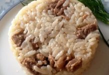 Etli Pilav: Geleneksel Lezzetin Modern Sunumu Etli pilav, Türk mutfağının klasiklerinden biri olarak sofralarda kendine özel bir yer edinmiştir. Tarih boyunca düğünlerden özel günlere, günlük yemeklerden bayram sofralarına kadar birçok etkinlikte hazırlanmıştır. Özellikle etin aroması ve pilavın yumuşak dokusu birleştiğinde ortaya çıkan lezzet, nesiller boyu sevilerek tüketilmiştir. Konulu bir haber görseli.