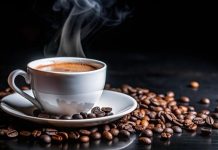 Kahve: Günlük Hayatın Enerji Kaynağı Kahve, yüzyıllardır hem sosyal hem de kültürel bir içecek olarak dünya genelinde tüketilmektedir. Etiyopya kökenli bu içecek, Osmanlı’dan Avrupa’ya, oradan da tüm dünyaya yayılmıştır. Kahve, sadece bir içecek değil, aynı zamanda sohbetlerin, iş toplantılarının ve günlük ritüellerin ayrılmaz bir parçasıdır. Konulu bir haber görseli.