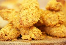 Parmak tavuk, özellikle atıştırmalık ve aperatif lezzet arayışında olanlar için ideal bir tercihtir. Marketlerde veya kasaplarda satılan parmak tavuk, tazeliği ve dokusuyla kaliteyi gösterir. Taze parmak tavuk, pişirme sırasında hem yumuşak bir iç yapıya sahip olur hem de dışının çıtır kalmasını sağlar. Konulu bir haber görseli.