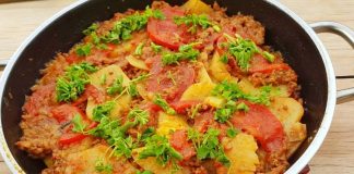 Patates Oturtma Sofraların Vazgeçilmez Geleneksel Yemeği Patates oturtma, Türk mutfağının geleneksel tarifleri arasında önemli bir yere sahiptir. Hem doyurucu hem de lezzetli oluşuyla nesilden nesile aktarılan bu yemek, özellikle ev sofralarının vazgeçilmezlerinden biridir. Patatesin tok tutucu özelliği ile kıymanın besleyici gücü birleştiğinde ortaya çıkan uyum, damaklarda iz bırakan bir tat oluşturur. Konulu bir haber görseli.