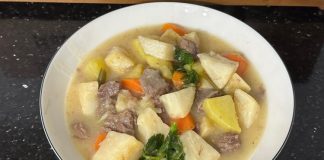 Terbiyeli Kereviz: Sofraların Zarif Ve Sağlıklı Yemeği Terbiyeli kereviz, Türk mutfağında kendine özel bir yere sahip, hafif ve besleyici bir yemektir. Kereviz, hem lif hem de vitamin açısından oldukça zengindir ve özellikle sindirim sistemi sağlığı için önem taşır. Terbiye ile hazırlanan kereviz, yemeğe yumuşak bir doku ve aromatik bir tat kazandırır. Konulu bir haber görseli.