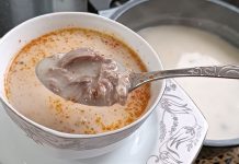 Kış aylarının vazgeçilmez çorbalarından biri olan dana gerdan çorbası, hem doyurucu hem de besleyici yapısıyla sofraların baş tacı olarak öne çıkıyor. Özellikle soğuk günlerde sıcak bir başlangıç sunan bu çorba, içerdiği dana gerdan ve çeşitli sebzeler sayesinde hem lezzet hem de sağlık açısından zengin bir alternatif oluşturuyor. Evde kolayca hazırlanabilmesi ve uzun süre tok tutması, tarifin tercih edilme sebeplerinden sadece birkaçını oluşturuyor. Geleneksel tariflerin modern mutfaklarda yeniden yorumlanması, dana gerdan çorbasını hem klasik hem de yaratıcı bir seçenek hâline getirmiş durumda. Konulu bir haber görseli.