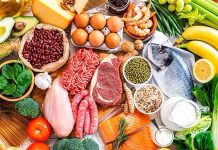 Flexitarian beslenme, son yıllarda katı diyet kurallarından uzak durmak isteyen bireyler arasında giderek daha fazla ilgi görmektedir. Bu yaklaşım, ağırlıklı olarak bitki temelli beslenmeyi benimserken, hayvansal ürünleri tamamen hayatın dışına çıkarmadan dengeli bir yol izlemeyi hedefler. Flexitarian, hem sağlıklı beslenmek isteyen hem de sosyal ve kültürel alışkanlıklarından kopmak istemeyen kişiler için dikkat çekici bir seçenek olarak öne çıkmaktadır. Konulu bir haber görseli.