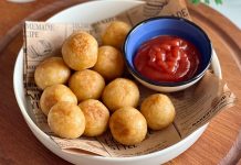 Aperatif kültürü, modern yaşamın hızına uyum sağlayan ama aynı zamanda geleneksel yeme alışkanlıklarıyla da bağını koparmayan özel bir beslenme pratiğini ifade eder. Ana öğünlerin dışında tüketilen küçük porsiyonlu yiyecekler olarak tanımlanan aperatifler, günümüzde yalnızca açlığı bastıran atıştırmalıklar değil, sosyal etkileşimin ve paylaşımın da önemli bir parçası haline gelmiştir. Aperatif kültürü, bireysel tüketim alışkanlıkları kadar toplumsal sofra anlayışını da şekillendiren dinamik bir yapıya sahiptir.