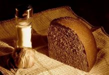 Hristiyan Ortodoks geleneğinde oruç, yalnızca belirli yiyeceklerden uzak durmayı değil, aynı zamanda ruhsal arınmayı ve disiplinli bir yaşam biçimini ifade eder. Bu anlayış içinde şekillenen Hristiyan Ortodoks oruç diyeti, bedensel ihtiyaçlar ile manevi hedefler arasında bir denge kurmayı amaçlar. Yüzyıllardır uygulanan bu beslenme yaklaşımı, belirli dönemlerde et, süt ürünleri ve bazı hayvansal gıdaların sınırlandırılmasına dayanır. Konulu bir haber görseli.