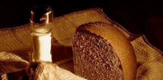 Hristiyan Ortodoks Oruç Diyeti İnanç Ve Beslenme Dengesi Hristiyan Ortodoks geleneğinde oruç, yalnızca belirli yiyeceklerden uzak durmayı değil, aynı zamanda ruhsal arınmayı ve disiplinli bir yaşam biçimini ifade eder. Bu anlayış içinde şekillenen Hristiyan Ortodoks oruç diyeti, bedensel ihtiyaçlar ile manevi hedefler arasında bir denge kurmayı amaçlar. Yüzyıllardır uygulanan bu beslenme yaklaşımı, belirli dönemlerde et, süt ürünleri ve bazı hayvansal gıdaların sınırlandırılmasına dayanır. Konulu bir haber görseli.