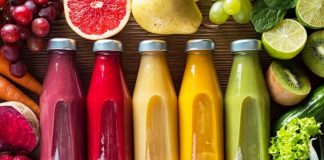 Juice Cleanse İle Doğal Detoks ve Sağlıklı Beslenme Rehberi Juice cleanse, yani meyve ve sebze suları ile yapılan detoks uygulamaları, son yıllarda sağlıklı yaşam trendleri arasında önemli bir yer edindi. Bu yöntem, vücudu toksinlerden arındırmayı, sindirim sistemini rahatlatmayı ve enerji seviyesini yükseltmeyi amaçlar. Ancak bu süreçte juice cleanse uygulamasının doğru şekilde yapılması, hem besleyici hem de güvenli olmasını sağlar. İnsanlar, kısa süreli detoks programlarıyla bedenlerini yenilemek ve sağlıklı alışkanlıklarını desteklemek için bilinçli seçimler yapıyor. Konulu bir haber görseli.