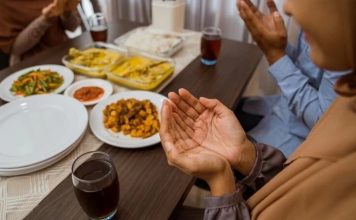 Toplumların ortak kültürel ve manevi değerleri incelendiğinde Yemek Duası, yalnızca dini bir ritüel olarak değil, aynı zamanda güçlü bir gelenek ve bilinç aktarımı olarak öne çıkar. Sofranın etrafında toplanan bireylerin, yemeğe başlamadan önce şükür ve niyetle durması, hem yemeğin hem de birlikte olmanın anlamını derinleştirir. Bu yönüyle yemek duası, maddi bir ihtiyacın manevi bir çerçeveye oturtulmasını sağlar. Konulu bir haber görseli.