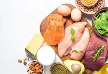 Yüksek Protein Yemeklerle Beslenme Düzeni Güçleniyor Ve Günlük Hayata Uyum Sağlıyor Son yıllarda sağlıklı yaşam arayışının artmasıyla birlikte beslenme tercihleri de önemli ölçüde değişmeye başladı. Bu değişimin merkezinde ise yüksek protein yemek anlayışı yer alıyor. Eskiden yalnızca sporculara veya yoğun fiziksel aktivite yapan bireylere özgü olduğu düşünülen protein ağırlıklı beslenme, bugün çok daha geniş bir kitle tarafından tercih ediliyor. Günlük hayatta daha dengeli, tok tutan ve sürdürülebilir bir beslenme düzeni arayan kişiler için yüksek proteinli öğünler dikkat çekici bir alternatif sunuyor. Konulu bir haber görseli.