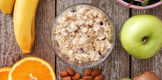 Ara öğünlerde sağlıklı seçimler, gün boyunca sürdürülebilir bir beslenme düzeni oluşturmanın önemli parçalarından biri olarak öne çıkmaktadır. Ana öğünler arasındaki zamanın uzaması, bireyleri plansız ve hızlı tercihlere yöneltebilir. Bu noktada ara öğün kavramı, yalnızca açlığı bastıran bir alışkanlık değil, günün genel beslenme ritmini destekleyen bilinçli bir tercih olarak değerlendirilmektedir. Konulu bir haber görseli.