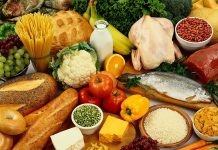 Son yıllarda beslenme alışkanlıklarında belirgin bir dönüşüm yaşanıyor. Tüketiciler artık yalnızca doyurucu değil, aynı zamanda güvenilir ve çevreyle uyumlu gıdalar arayışında. Bu noktada doğal ve yerel ürünlere öncelik, hem bireysel sağlık hem de toplumsal sürdürülebilirlik açısından öne çıkan bir yaklaşım haline gelmiştir. Doğal yöntemlerle üretilen ve yerel kaynaklardan temin edilen ürünler, beslenme kültürünün yeniden şekillenmesinde önemli bir rol üstlenmektedir. Konulu bir haber görseli.