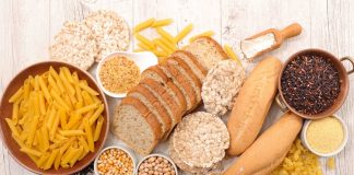 Glutensiz Doğal Beslenme Sağlıklı Yaşam Arayışında Öne Çıkıyor Son yıllarda beslenme alışkanlıklarında dikkat çekici bir dönüşüm yaşanıyor. Özellikle gıdaların içeriğine yönelik artan farkındalık, bireyleri daha sade ve doğal beslenme modellerine yöneltiyor. Bu modeller arasında glutensiz doğal beslenme, yalnızca çölyak hastaları için değil, genel sağlığını korumak isteyen geniş bir kesim için de ilgi odağı haline gelmiş durumda. İşlenmiş gıdalardan uzak durma eğilimi, glutensiz beslenmenin doğal içeriklerle birleşmesini daha da anlamlı kılıyor. Konulu bir haber görseli.
