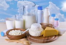 Türkiye’de son yıllarda sağlıklı yaşam bilincinin artmasıyla birlikte organik süt ürünleri pazarı dikkat çekici bir büyüme sergiliyor. Tüketiciler artık yalnızca doyurucu değil, aynı zamanda güvenilir ve doğaya saygılı gıdaları tercih etmeye yöneliyor. Bu eğilim, özellikle organik süt, organik yoğurt, organik peynir ve organik tereyağı gibi ürünlerin hem büyük şehirlerde hem de Anadolu’da daha fazla talep görmesine neden oluyor. Konulu bir haber görseli.