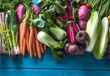 Yerel Gıda Tüketimi Sağlıklı Toplum Ve Güçlü Ekonomi İçin Önem Kazanıyor Günümüzde beslenme alışkanlıkları yalnızca bireysel sağlıkla sınırlı kalmayıp çevresel, ekonomik ve toplumsal boyutlarıyla da ele alınmaya başladı. Bu çok yönlü yaklaşımın merkezinde ise yerel gıda tüketimi yer alıyor. Tüketicilerin yaşadıkları bölgedeki üreticilerden temin edilen ürünlere yönelmesi, hem sağlıklı beslenme anlayışını güçlendiriyor hem de yerel ekonomilerin ayakta kalmasına katkı sağlıyor. Küresel tedarik zincirlerinin kırılgan yapısı da göz önüne alındığında, yerel gıdaya olan ilgi her geçen gün daha da artıyor. Konulu bir haber görseli.