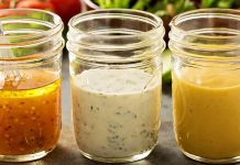 Salata, uzun yıllardır sağlıklı beslenmenin en temel parçalarından biri olarak görülüyor. Ancak günümüzde salatayı sıradan bir yeşillik karışımı olmaktan çıkaran en önemli unsur, hiç kuşkusuz salata sosları oluyor. Doğru seçilen bir sos, basit malzemelerden oluşan bir tabağı hem besleyici hem de damak zevkine hitap eden güçlü bir öğüne dönüştürebiliyor. Bu nedenle salata sosları, yalnızca lezzet değil, aynı zamanda beslenme alışkanlıklarını da doğrudan etkileyen bir unsur olarak öne çıkıyor. Konulu bir haber görseli.